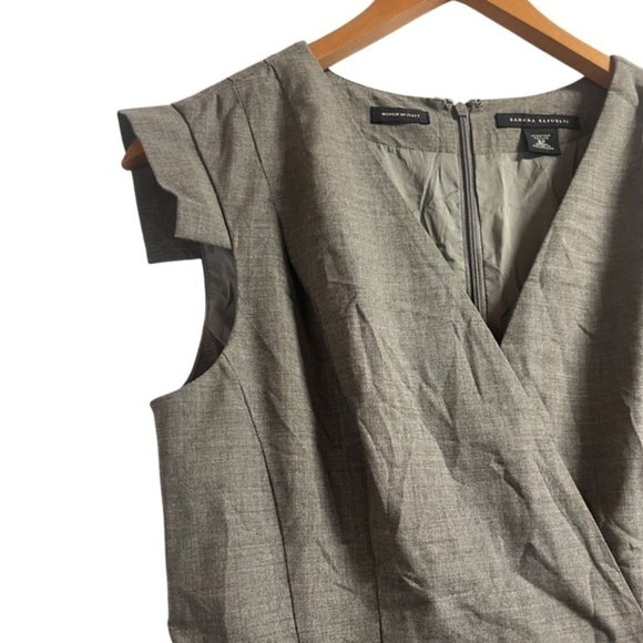 Banana Republic wool dress, gorgeous and gray. Has real pockets and is lined. 6P - Picture 4 of 4